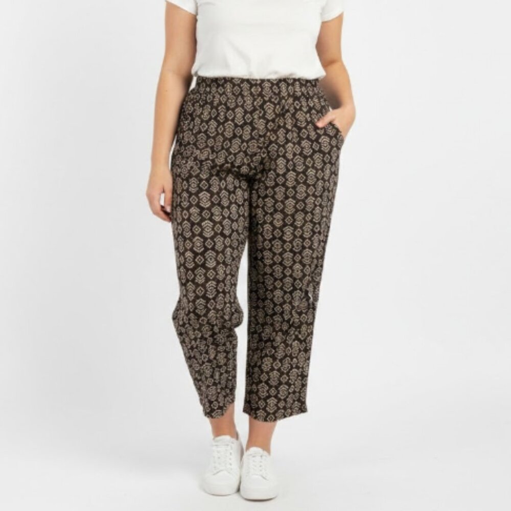 Chico's Travelers Large/2 Slinky Knit Tribal Geo Chocolate Chip Brown Crop Pants